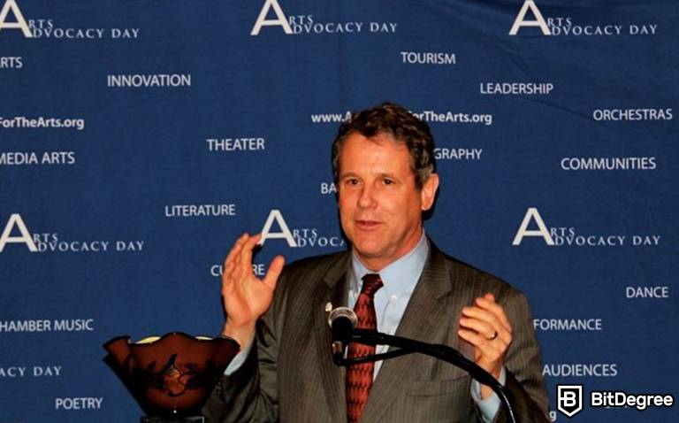 You are currently viewing US Senator Believes that SEC and CFTC Should Ban Crypto